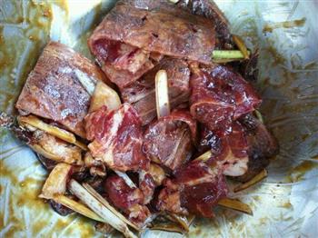 东北酸菜炖猪肉粉条的做法图解1