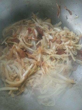 东北酸菜炖猪肉粉条的做法步骤4