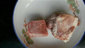 青红椒杏鲍菇炒肉片的做法步骤1