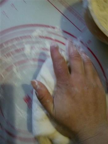 一步一步教你做超级柔软的豆沙卷面包的做法步骤8