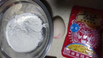 榨菜鸡蛋煎饼-乌江榨菜的做法步骤1