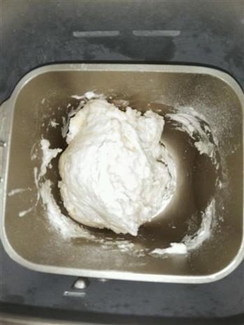 豆沙卷面包-比较主流的整形法的做法步骤2