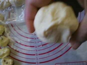 豆沙卷面包-比较主流的整形法的做法图解8