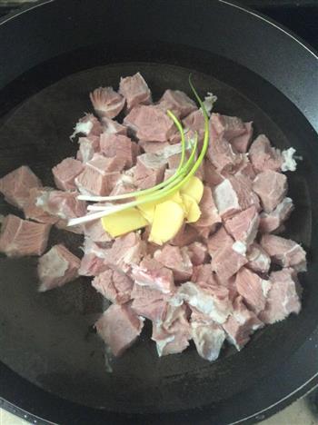 红烧牛肉米粉的做法步骤2