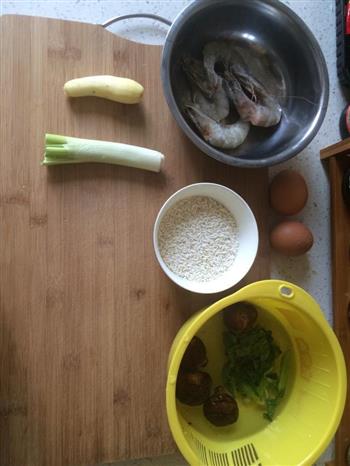 蛋皮虾粥的做法步骤1