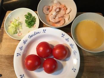 鸡蛋西红柿虾仁炒饭的做法步骤1