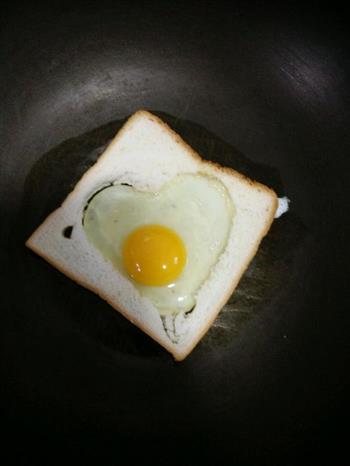 火腿鸡蛋三明治的做法步骤7