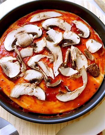 蘑菇培根芝士披萨的做法图解4