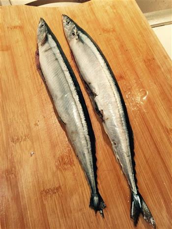 日式秋刀鱼的做法步骤1