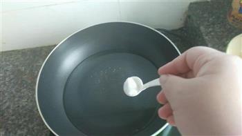 水煮荷包蛋的做法步骤1