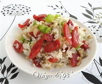 腊肠苦瓜榨菜炒米饭–乌江榨菜的做法步骤9