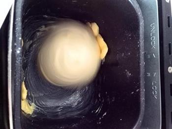 香酥菠萝果酱面包卷的做法步骤3