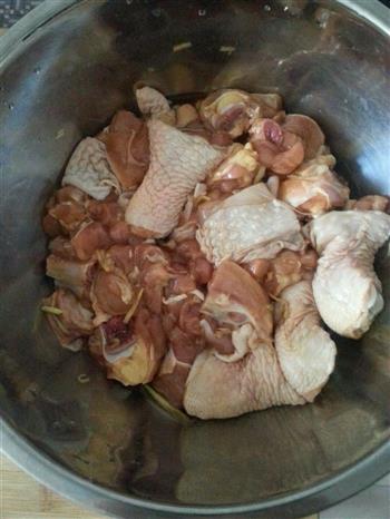 土豆香菇炖鸡腿的做法步骤3