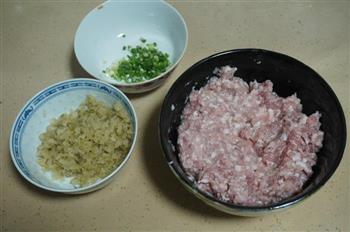 榨菜鲜肉月饼-乌江榨菜的做法步骤1
