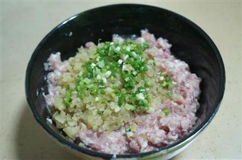 榨菜鲜肉月饼-乌江榨菜的做法步骤3