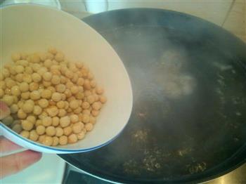 豌豆玉米猪骨汤的做法步骤3