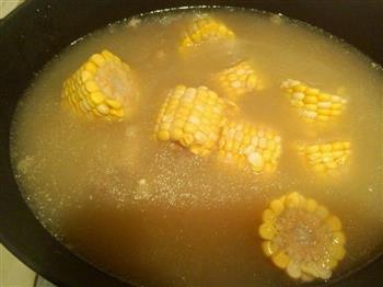 豌豆玉米猪骨汤的做法步骤4