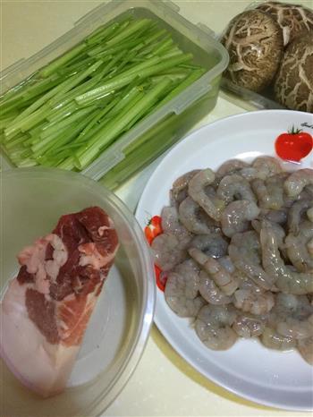 香菇虾仁猪肉芹菜饺子的做法图解1