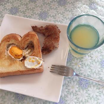 爱心早餐-面包煎蛋的做法步骤5