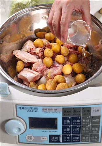 自动烹饪锅做栗子焖鸡的做法图解3