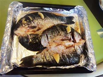 烤箱版-铁板香脆烤鱼的做法步骤1
