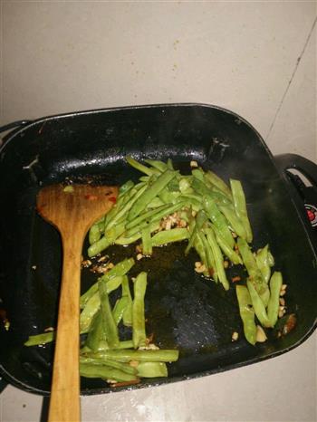 干煸四季豆，梅干菜炒四季豆的做法步骤6