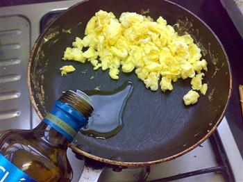 蒜叶香葱炒鸡蛋的做法步骤6