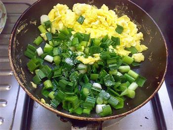 蒜叶香葱炒鸡蛋的做法步骤7
