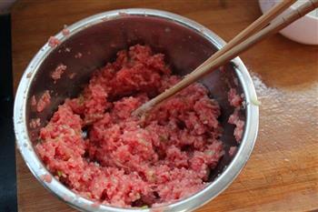 南瓜牛肉锅贴的做法步骤3