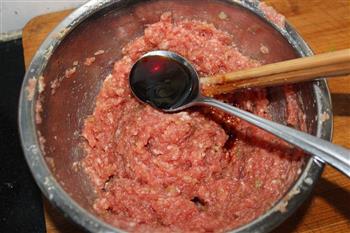 南瓜牛肉锅贴的做法步骤5