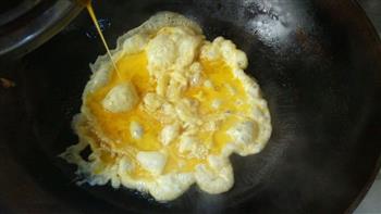 三鲜蛋炒饭的做法步骤3