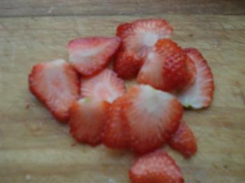草莓蛋糕卷的做法步骤7