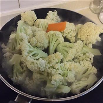 腊肉胡萝卜煨花菜的做法步骤4