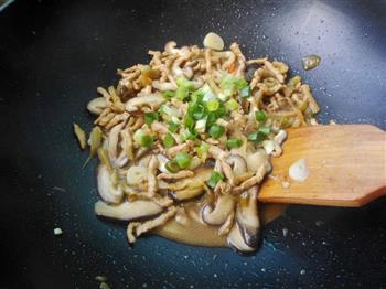 榨菜香菇炒肉丝的做法步骤9
