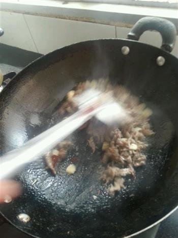 芹菜炒肉丝的做法步骤4