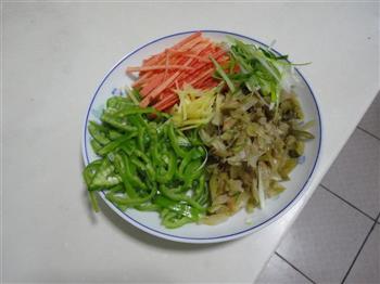 榨菜三丝卷饼-乌江榨菜的做法步骤1