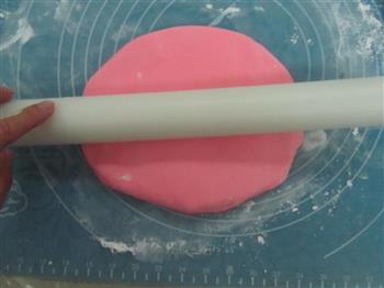 HOLLETKITY粉色双层翻糖蛋糕的做法步骤20