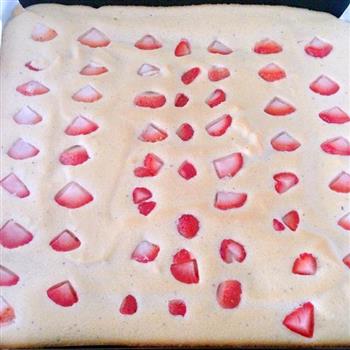 无油草莓蛋糕卷的做法步骤7