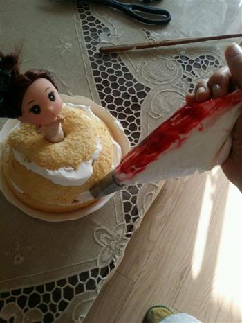 一分钟搞定的超简单芭比娃娃裱花蛋糕的做法步骤3