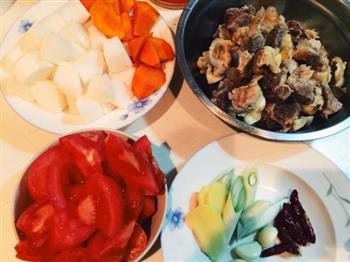 西红柿炖牛肉牛筋豆腐萝卜煲—好吃营养停不下的做法步骤1