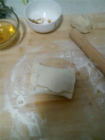椒盐油渣葱油饼的做法步骤13