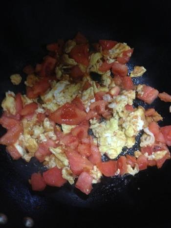 鸡蛋西红柿热汤面的做法步骤3