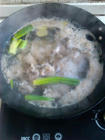 排骨香菇土豆焖饭的做法步骤2