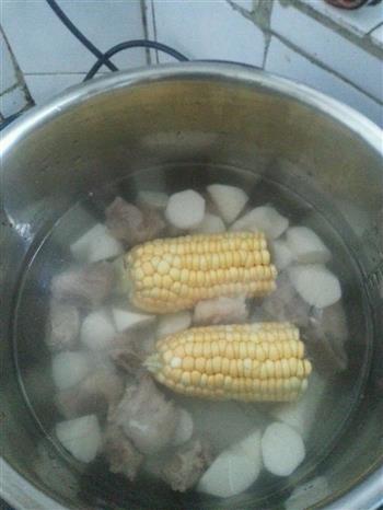 玉米山药排骨汤的做法步骤2