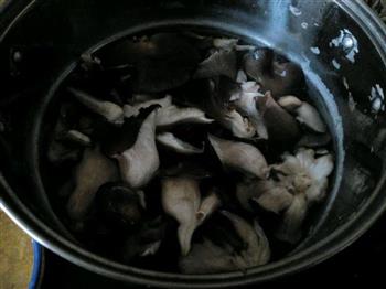 蘑菇炒肉丝的做法步骤2