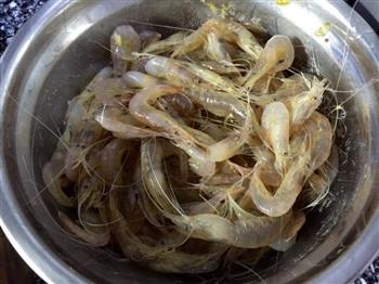 油爆河虾—经典菜的家常做法的做法步骤1
