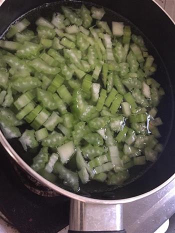 西芹玉米浓汤面的做法步骤2
