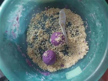 芝麻紫薯球的做法步骤5