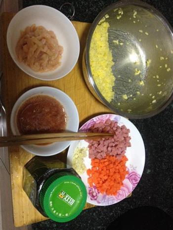 复合口味淘金蛋炒饭的做法步骤1