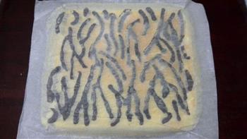 斑马纹彩绘蛋糕卷的做法步骤15